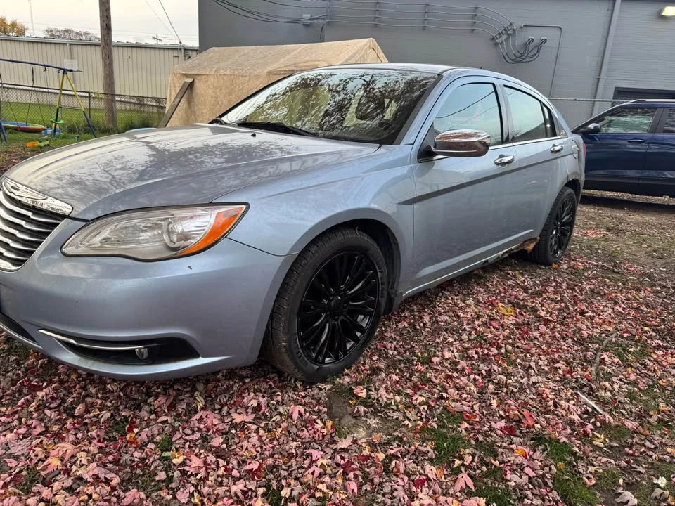 2012 Chrysler 200 - Image 5 of 10