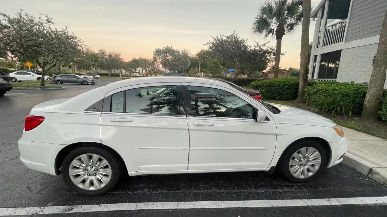 2012 Chrysler 200 - Image 2 of 4