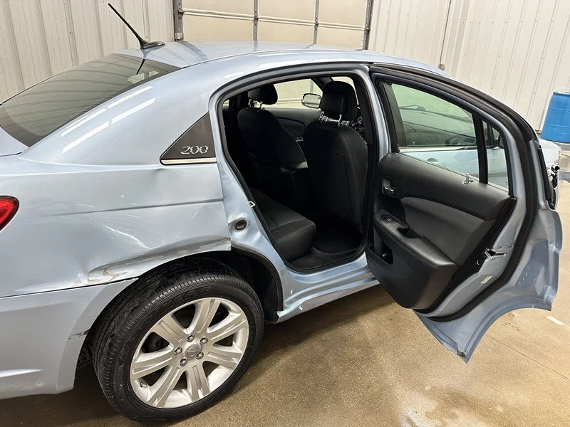 2012 Chrysler 200 - Image 17 of 28