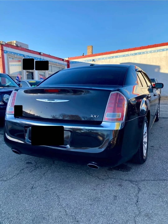 2012 Chrysler 300 (2005-2023) - Image 3 of 3