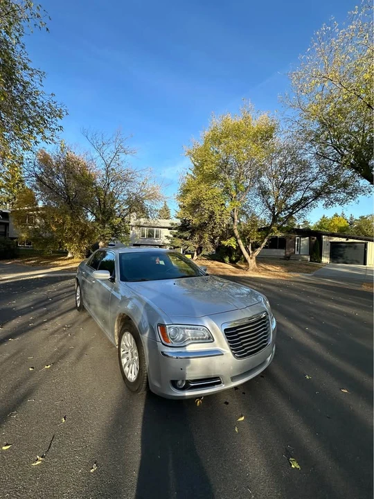 2012 Chrysler 300 (2005-2023) - Image 6 of 8