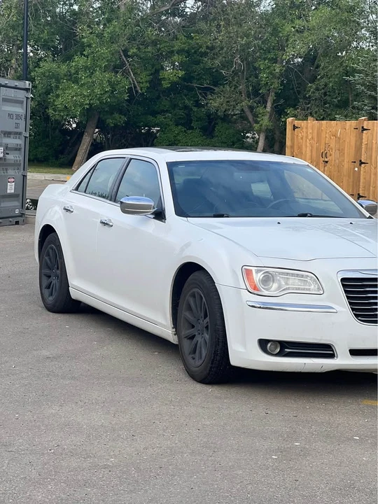 2012 Chrysler 300 (2005-2023) - Image 3 of 10