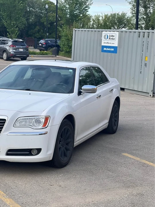 2012 Chrysler 300 (2005-2023) - Image 4 of 10