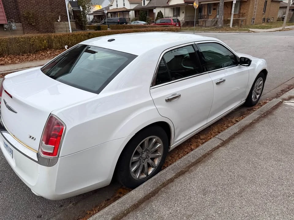2012 Chrysler 300 (2005-2023) - Image 2 of 7