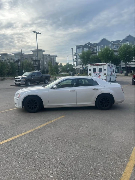2012 Chrysler 300 (2005-2023) - Image 5 of 10