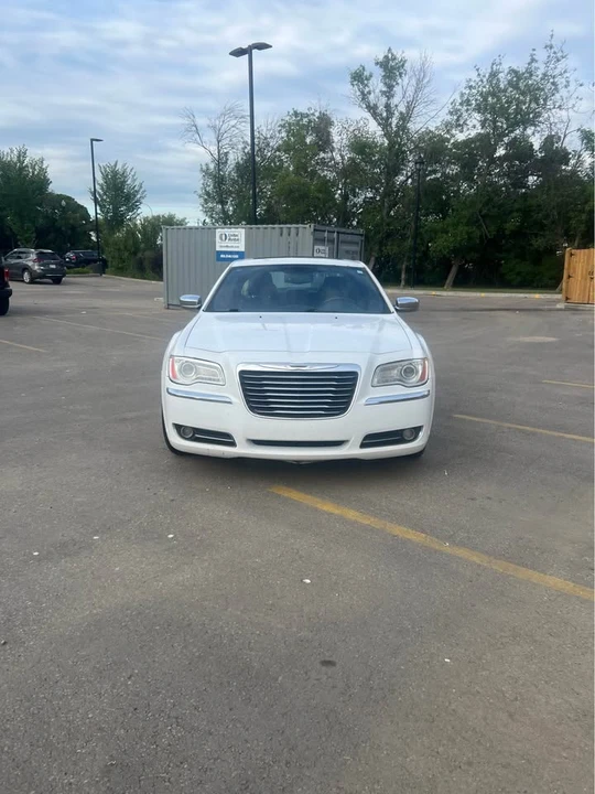 2012 Chrysler 300 (2005-2023) - Image 6 of 10