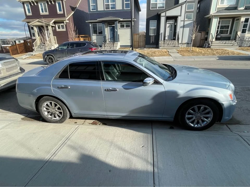 2012 Chrysler 300 (2005-2023) - Image 5 of 18