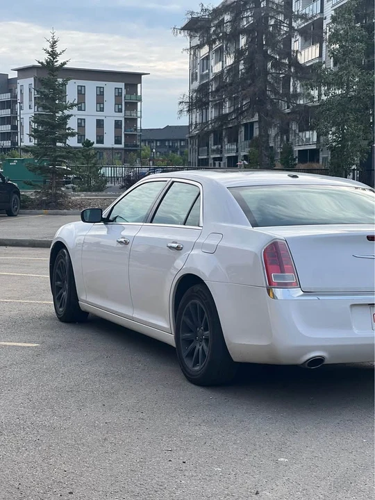 2012 Chrysler 300 (2005-2023) - Image 3 of 10