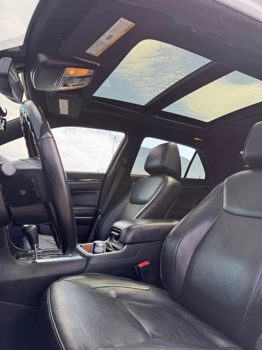 2012 Chrysler 300 (2005-2023) - Image 7 of 8