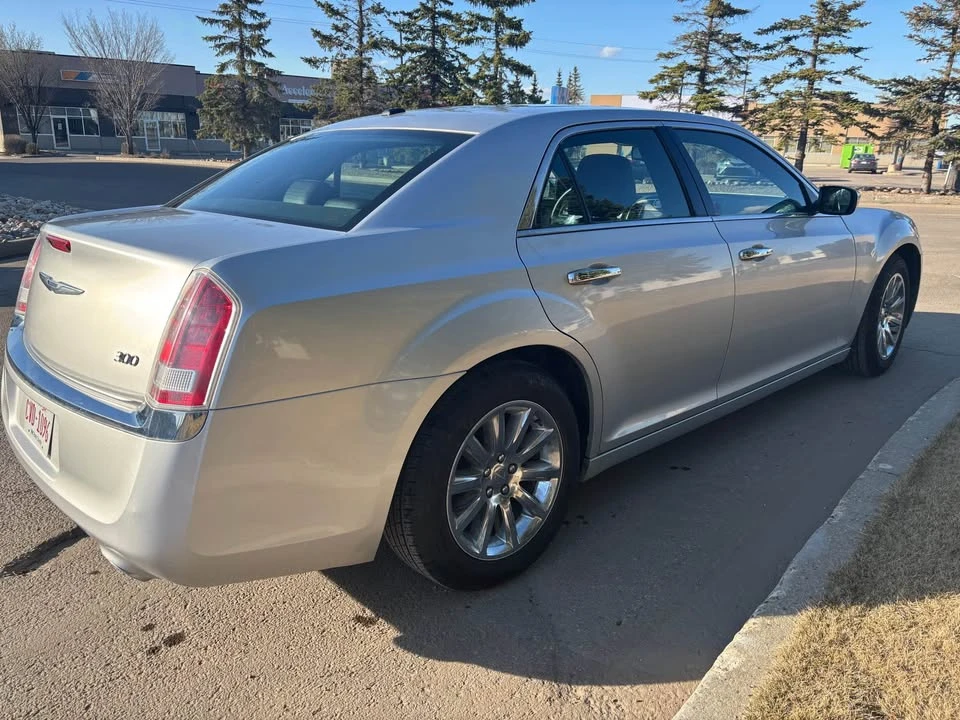 2012 Chrysler 300 (2005-2023) - Image 4 of 6