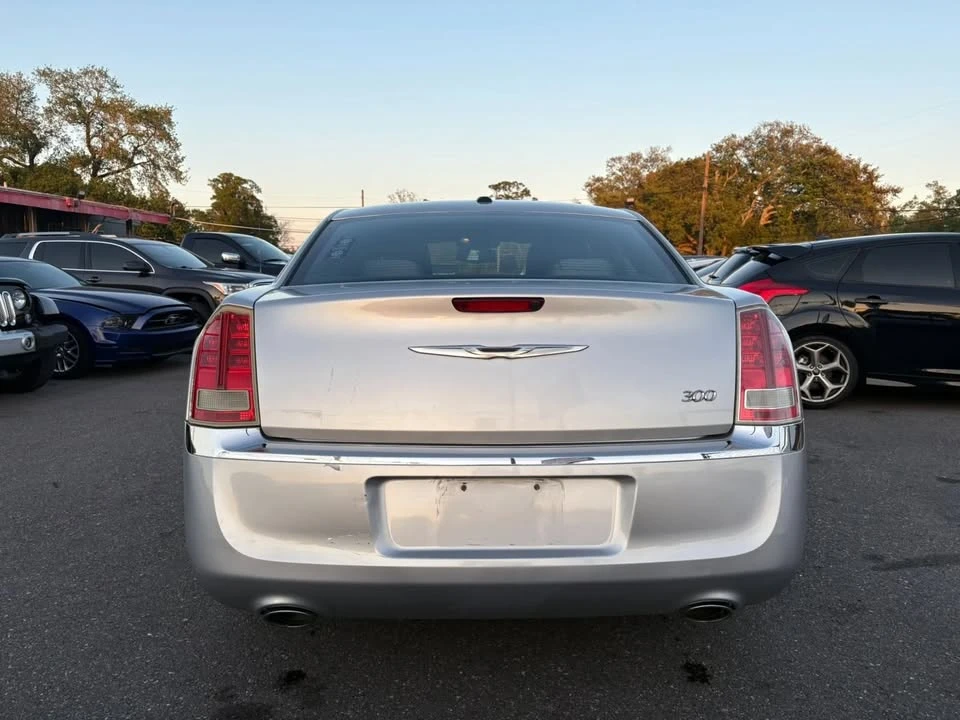 2012 Chrysler 300 (2005-2023) - Image 7 of 16