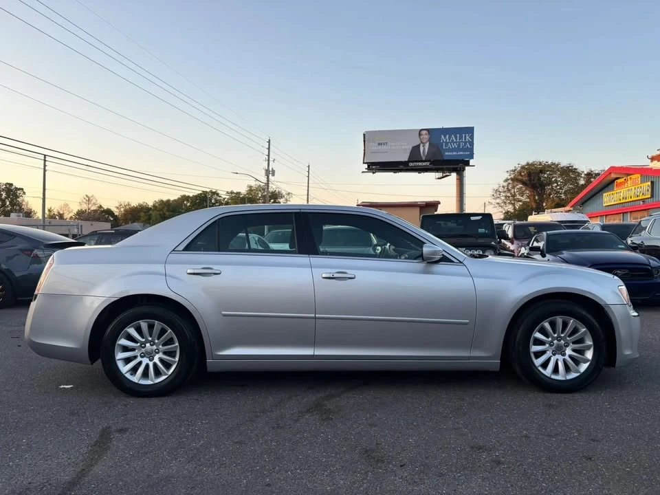 2012 Chrysler 300 (2005-2023) - Image 4 of 16