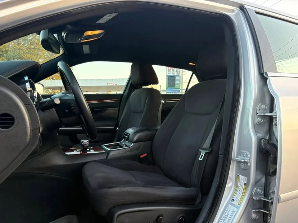 2012 Chrysler 300 (2005-2023) - Image 10 of 16