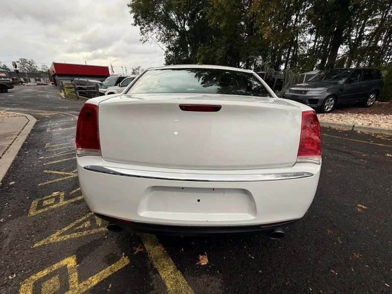 2012 Chrysler 300 (2005-2023) - Image 5 of 12