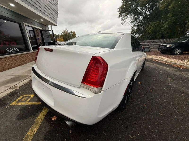 2012 Chrysler 300 (2005-2023) - Image 6 of 12