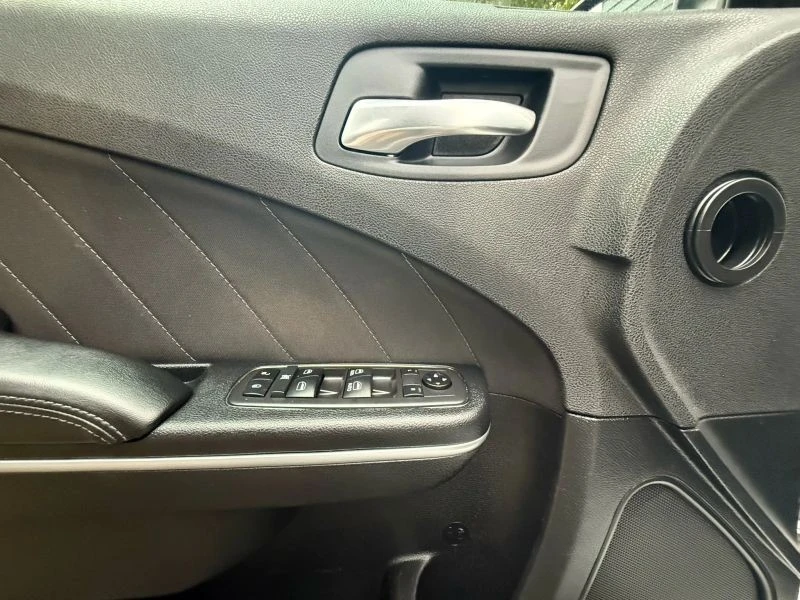 2012 Chrysler 300 (2005-2023) - Image 10 of 12