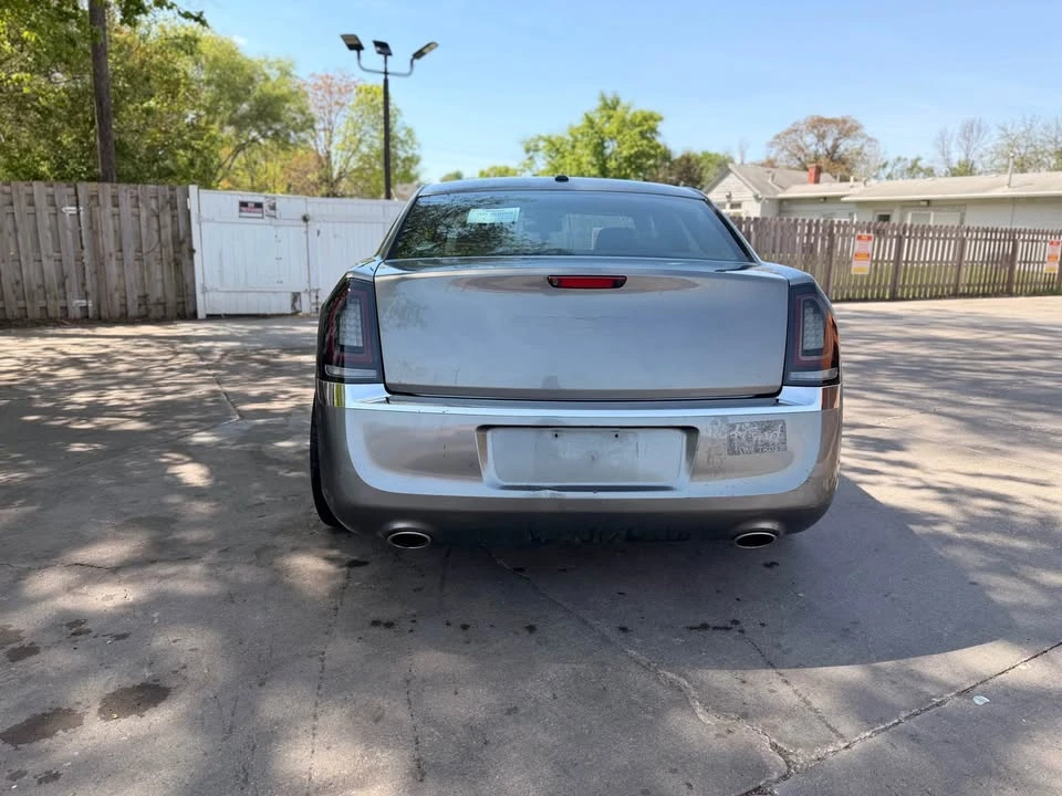 2012 Chrysler 300 (2005-2023) - Image 10 of 17