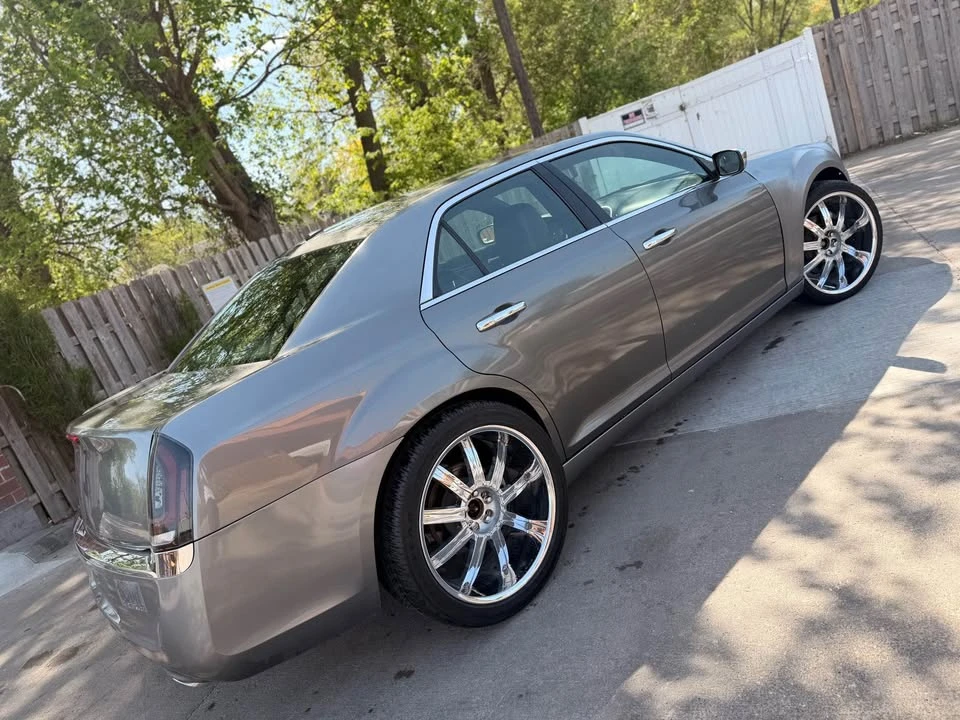2012 Chrysler 300 (2005-2023) - Image 9 of 17