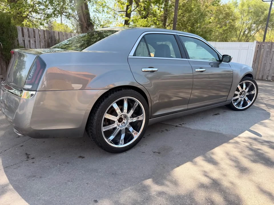 2012 Chrysler 300 (2005-2023) - Image 8 of 17