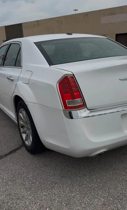 2012 Chrysler 300 (2005-2023) - Image 4 of 14