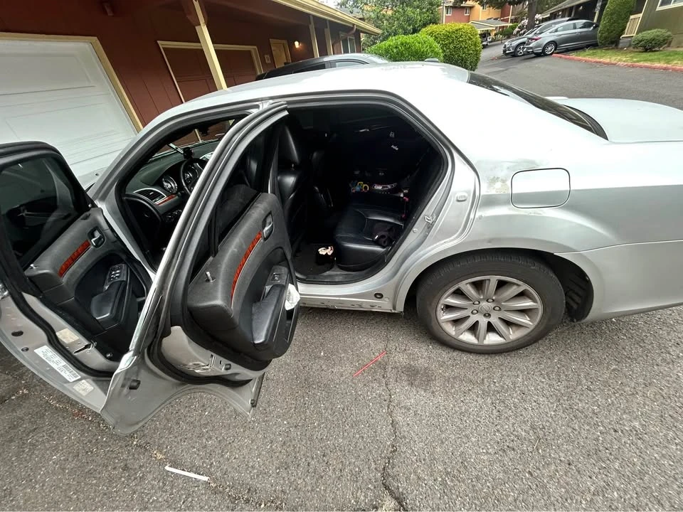 2012 Chrysler 300 (2005-2023) - Image 7 of 11