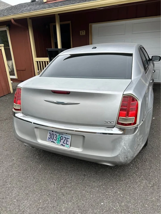 2012 Chrysler 300 (2005-2023) - Image 8 of 11