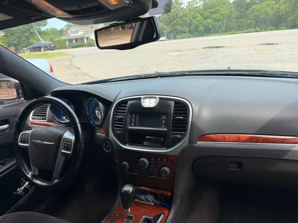 2012 Chrysler 300 (2005-2023) - Image 2 of 5