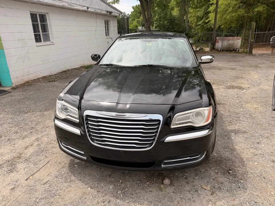 2012 Chrysler 300 (2005-2023) - Image 4 of 5