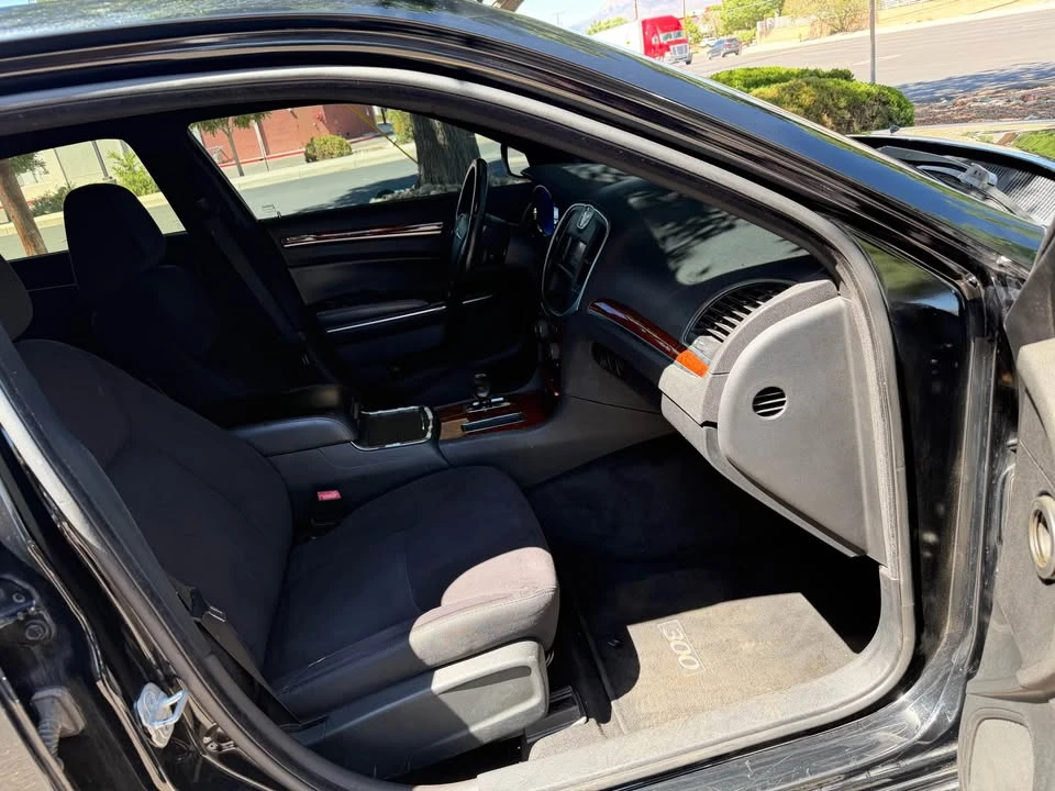 2012 Chrysler 300 (2005-2023) - Image 7 of 15