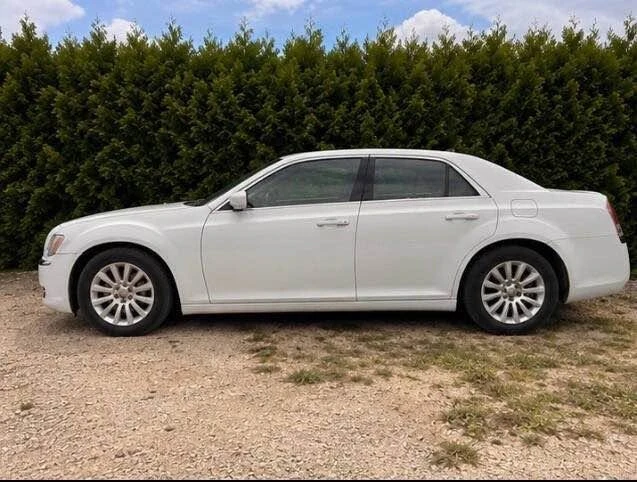 2012 Chrysler 300 (2005-2023) - Image 3 of 4
