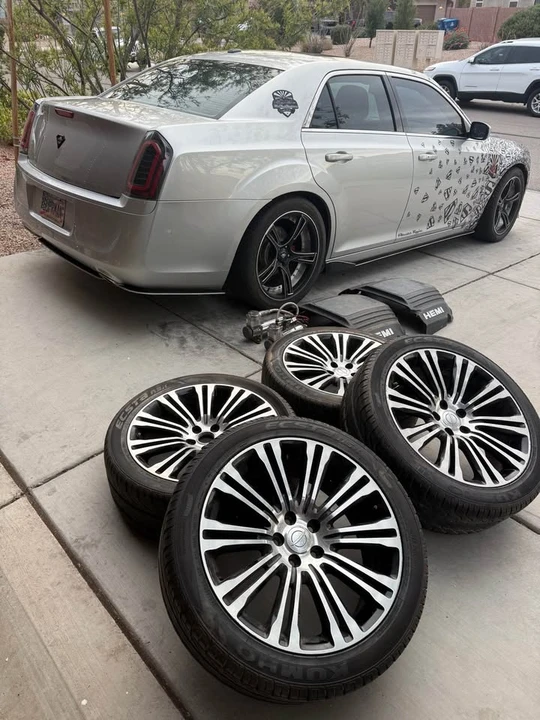 2012 Chrysler 300 (2005-2023) - Image 4 of 8