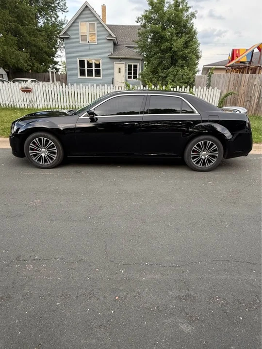 2012 Chrysler 300 (2005-2023) - Image 8 of 10
