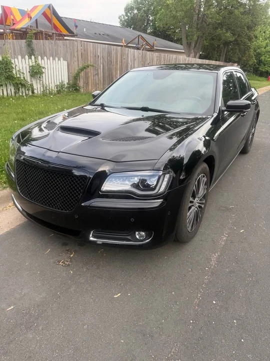 2012 Chrysler 300 (2005-2023) - Image 6 of 10