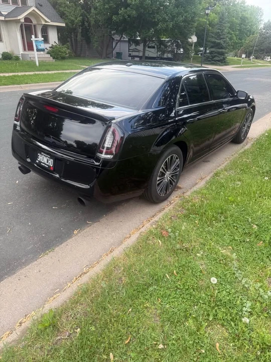 2012 Chrysler 300 (2005-2023) - Image 7 of 10