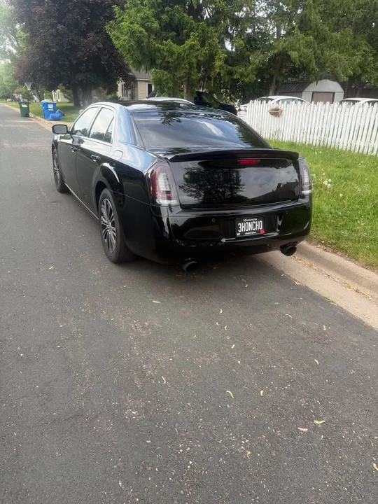 2012 Chrysler 300 (2005-2023) - Image 9 of 10