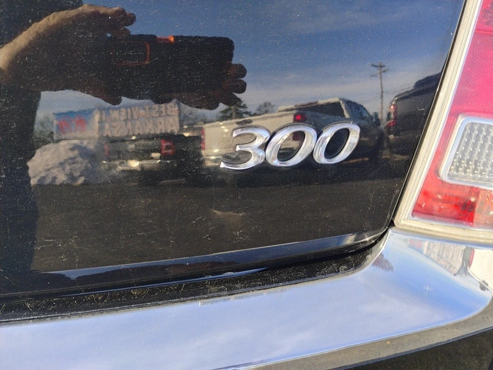 2012 Chrysler 300 (2005-2023) - Image 10 of 12