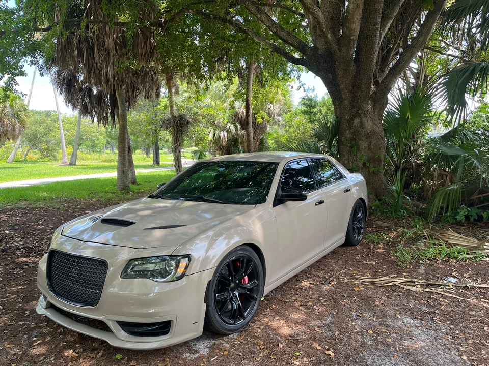 2012 Chrysler 300 (2005-2023) - Image 9 of 31