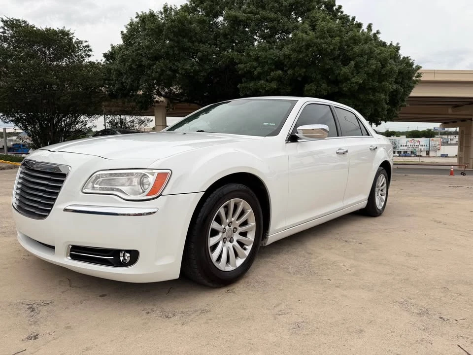 2012 Chrysler 300 (2005-2023) - Image 2 of 12