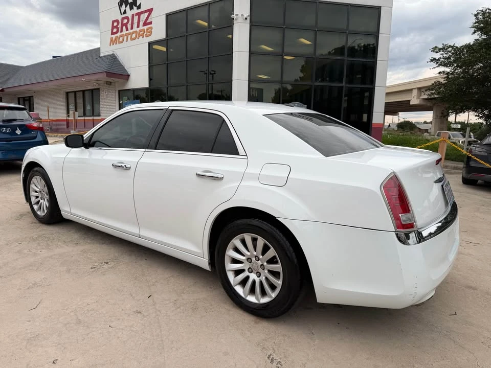 2012 Chrysler 300 (2005-2023) - Image 7 of 12
