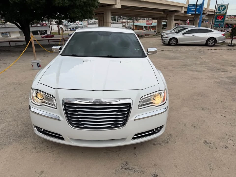 2012 Chrysler 300 (2005-2023) - Image 6 of 12