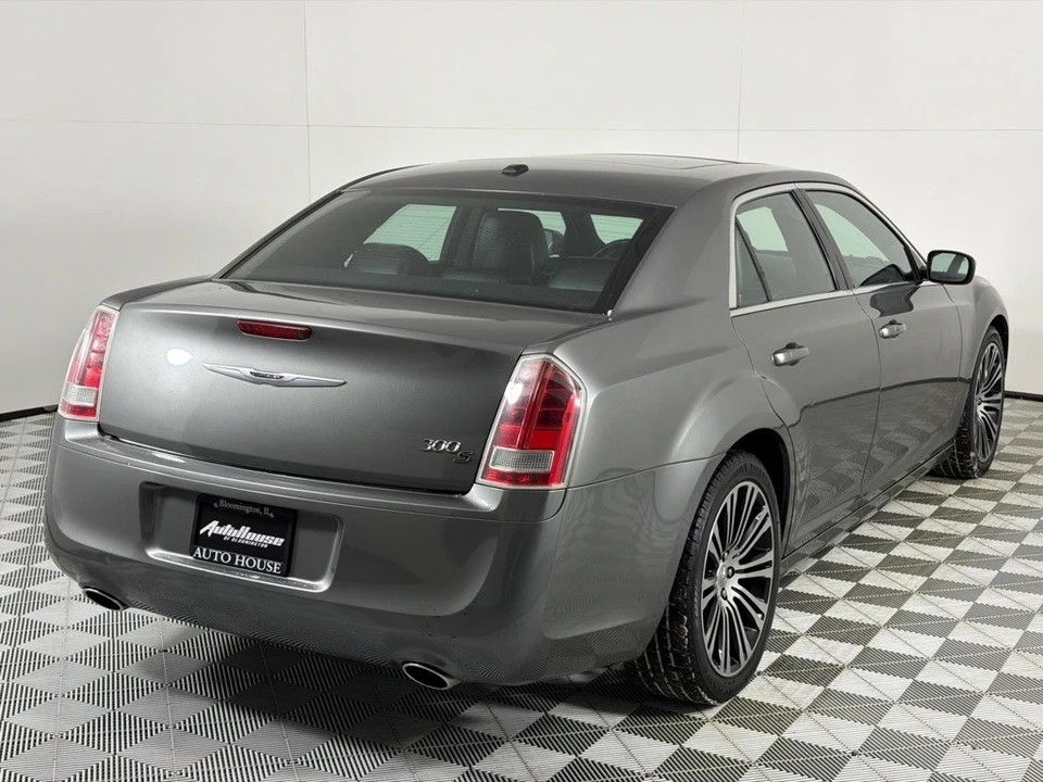 2012 Chrysler 300 (2005-2023) - Image 4 of 12