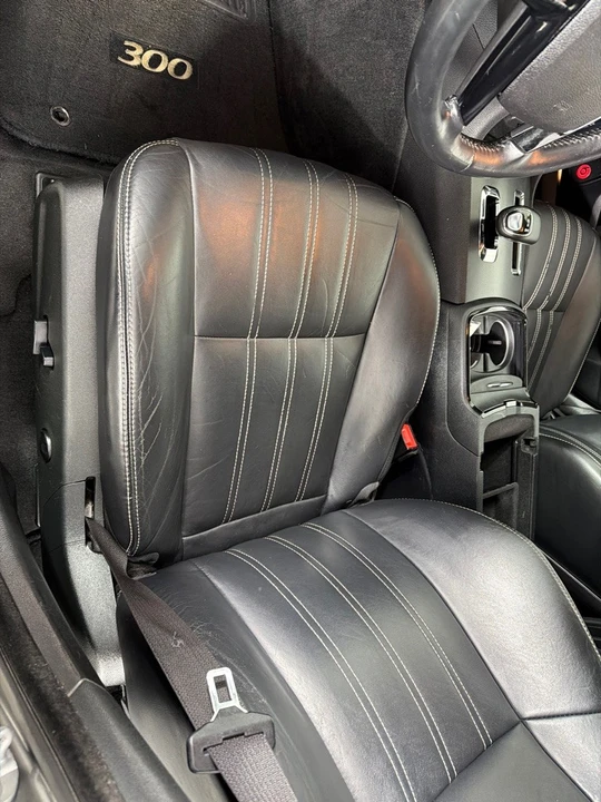 2012 Chrysler 300 (2005-2023) - Image 11 of 12