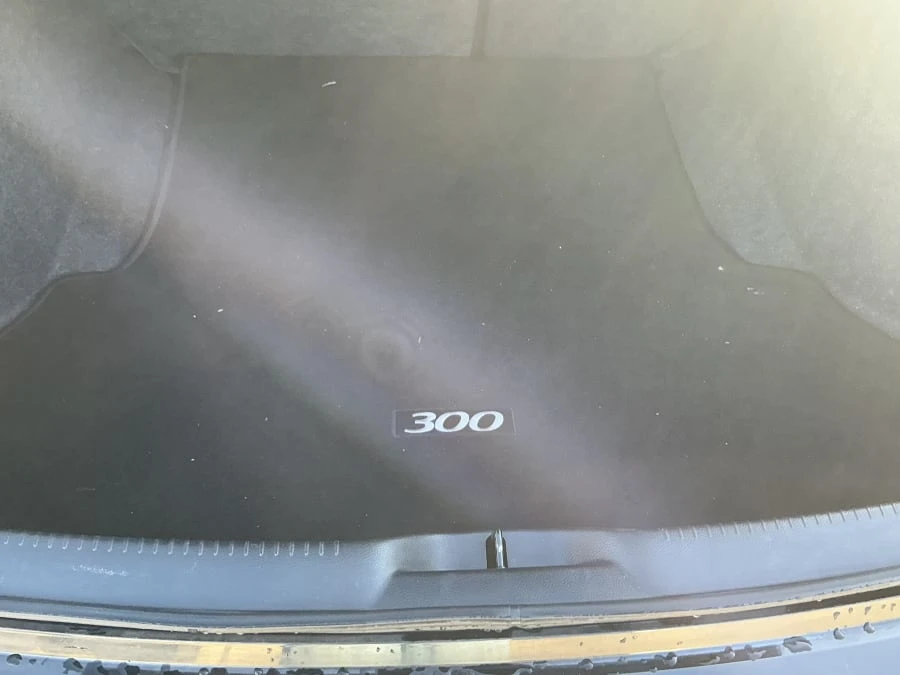 2012 Chrysler 300 (2005-2023) - Image 18 of 19
