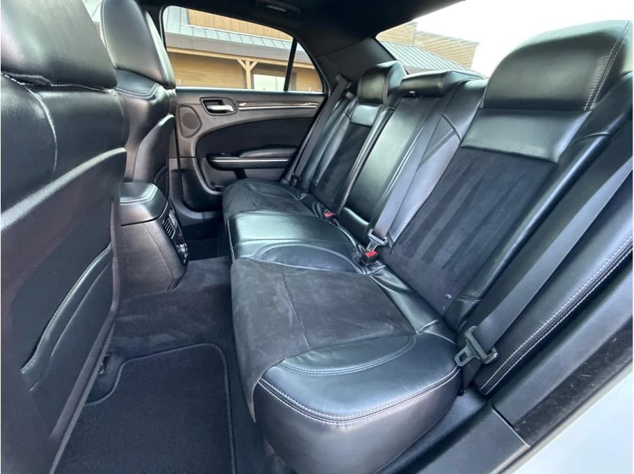 2012 Chrysler 300 (2005-2023) - Image 10 of 31