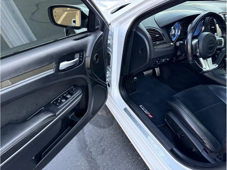 2012 Chrysler 300 (2005-2023) - Image 19 of 31