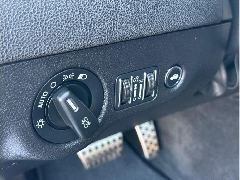 2012 Chrysler 300 (2005-2023) - Image 22 of 31