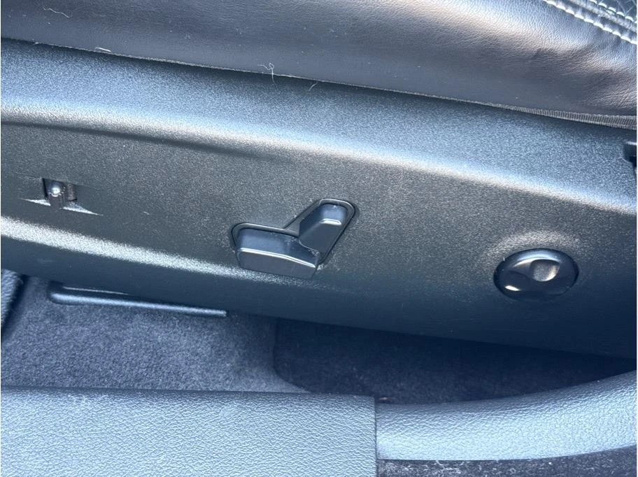2012 Chrysler 300 (2005-2023) - Image 24 of 31