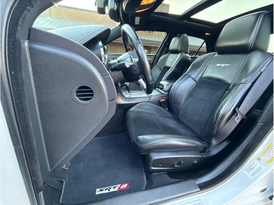2012 Chrysler 300 (2005-2023) - Image 8 of 31