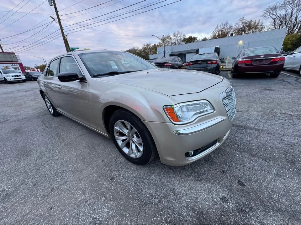2012 Chrysler 300 (2005-2023) - Image 3 of 13