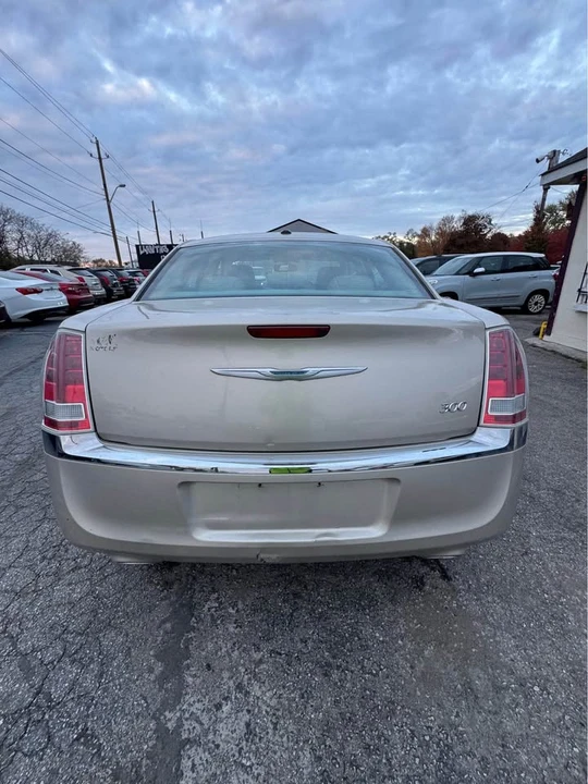 2012 Chrysler 300 (2005-2023) - Image 5 of 13